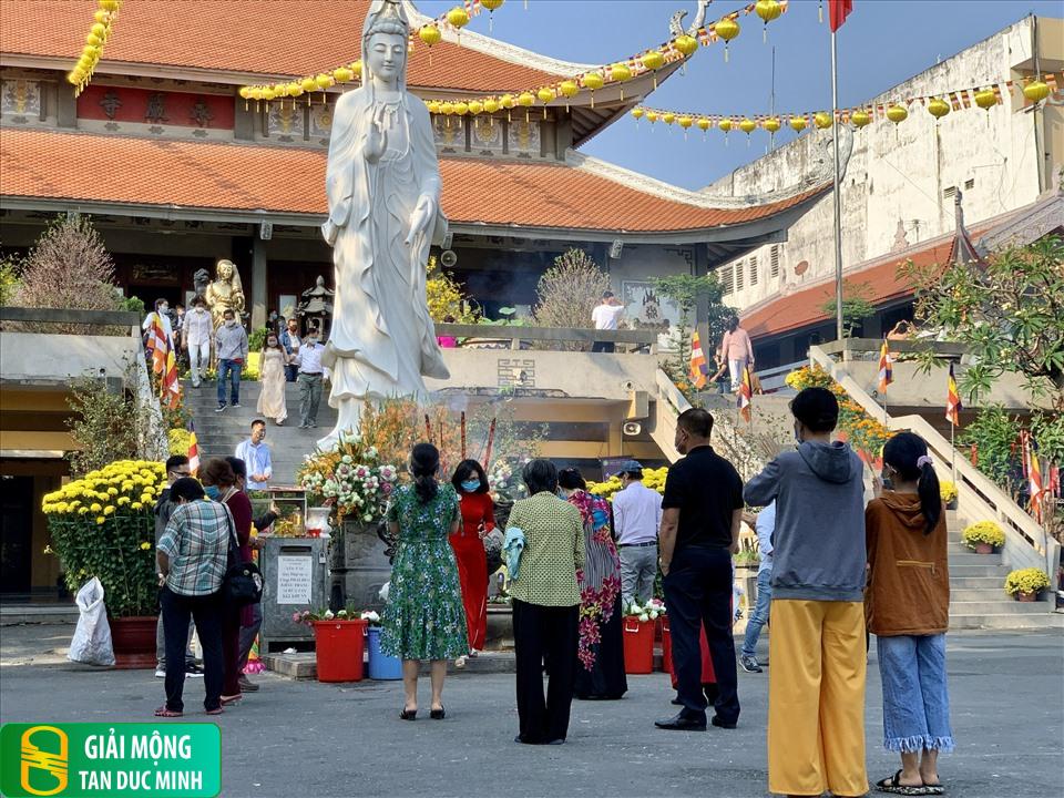 Mơ thấy đi chùa gặp tượng phật