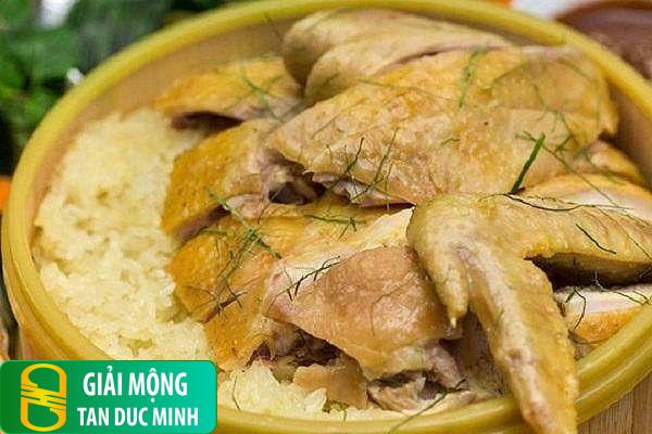 Nằm mơ thấy ăn thịt gà luộc