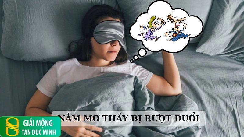 Nằm mơ thấy mình bị đuổi bắt: giải mã điềm báo và ý nghĩa tâm lý