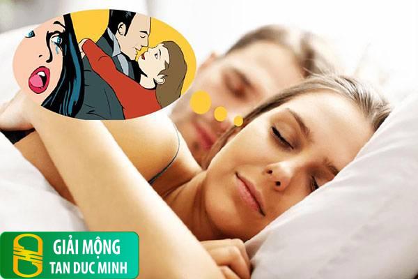 Nằm mơ thấy người yêu cũ bị đánh ghen